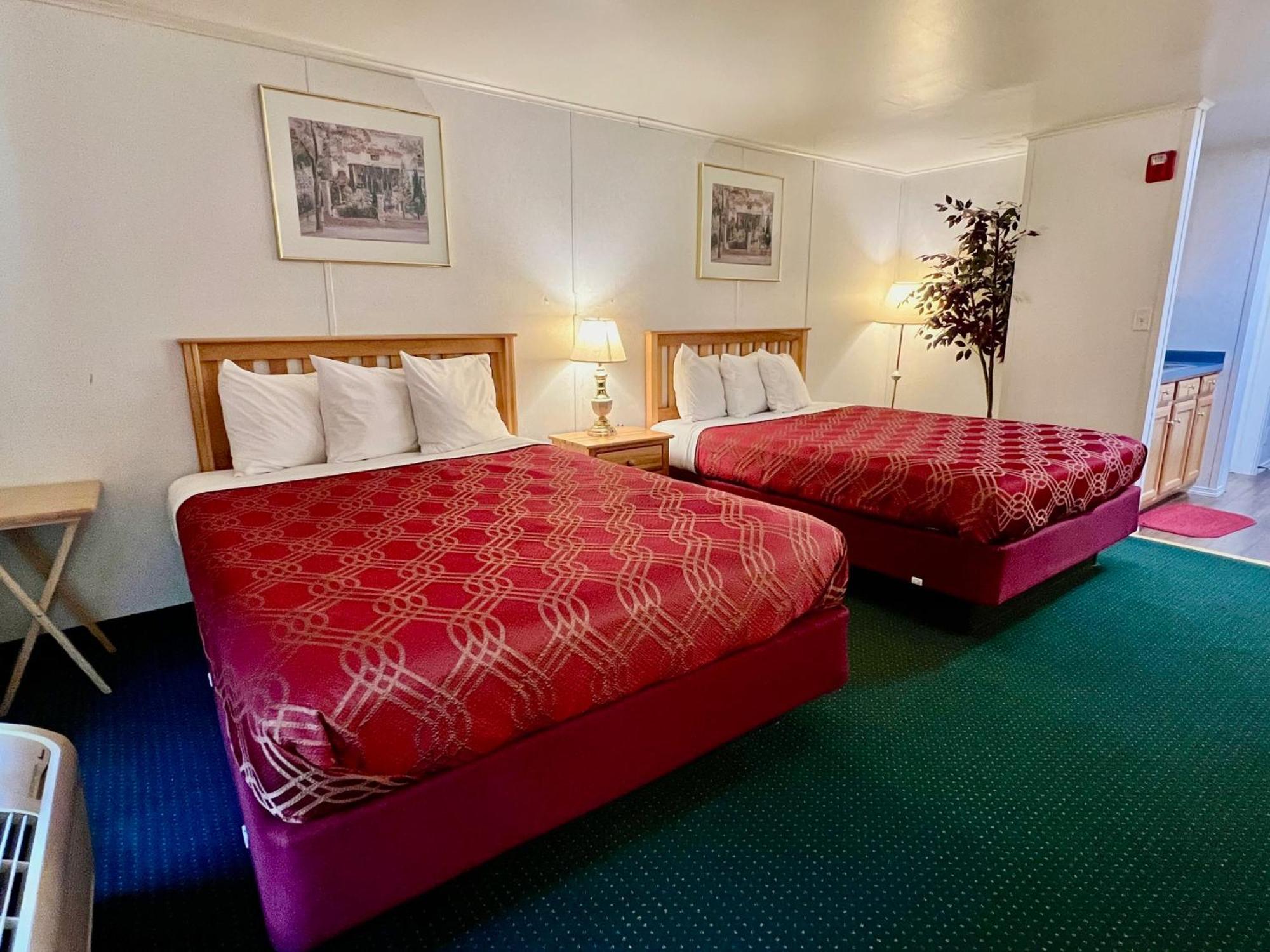 Rodeway Inn & Suites Brunswick Near Hwy 1 Екстер'єр фото