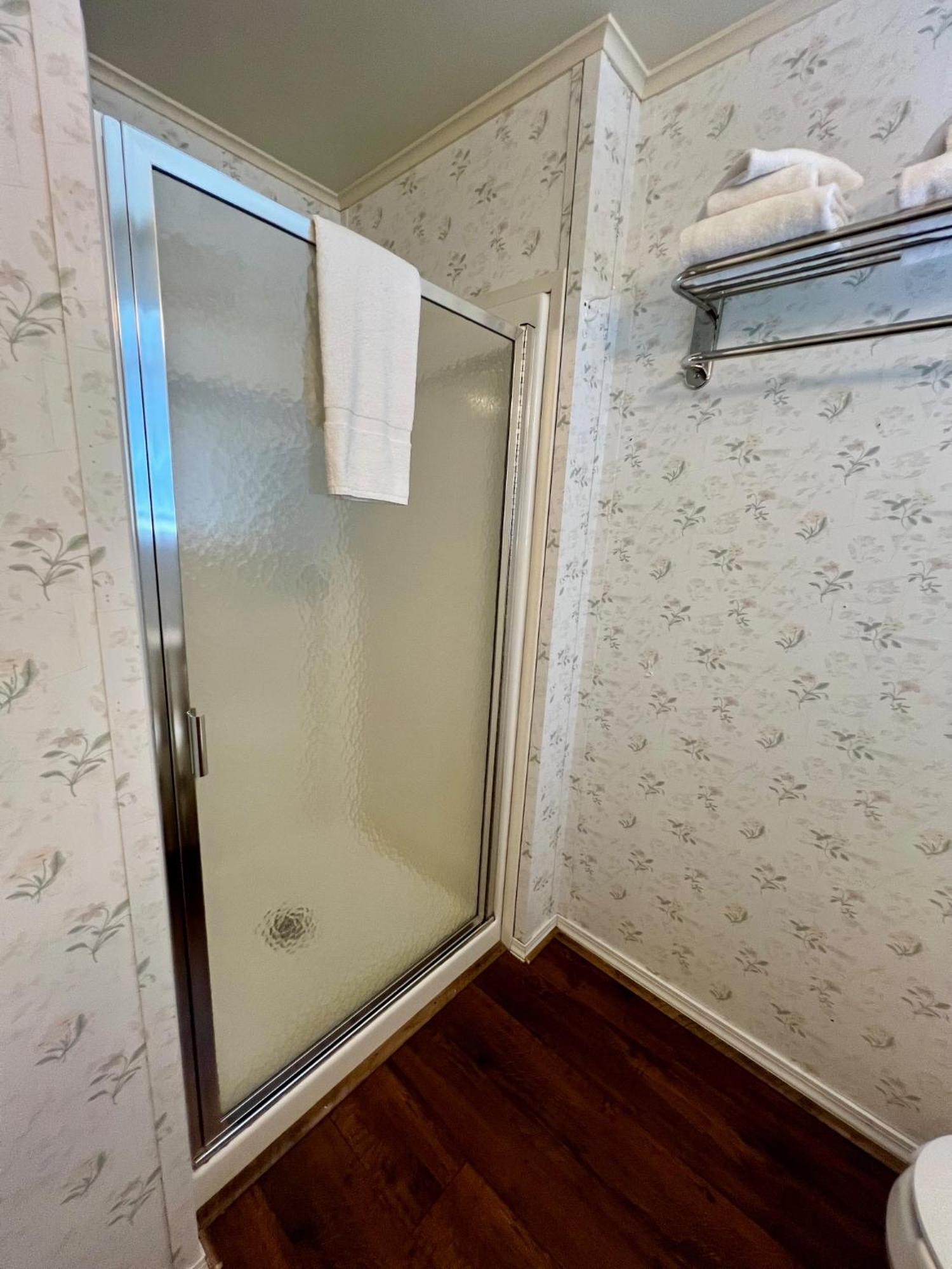Rodeway Inn & Suites Brunswick Near Hwy 1 Екстер'єр фото