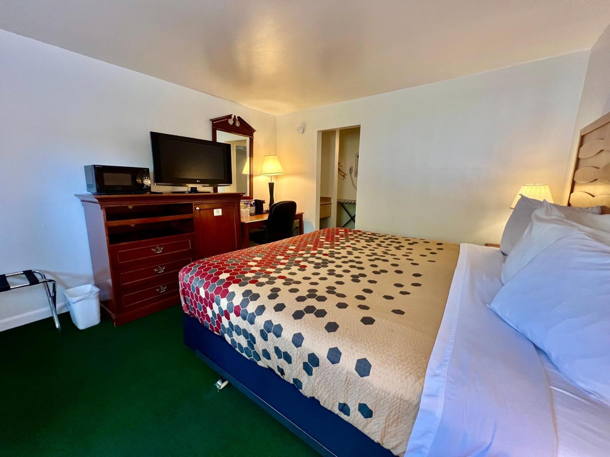 Rodeway Inn & Suites Brunswick Near Hwy 1 Екстер'єр фото